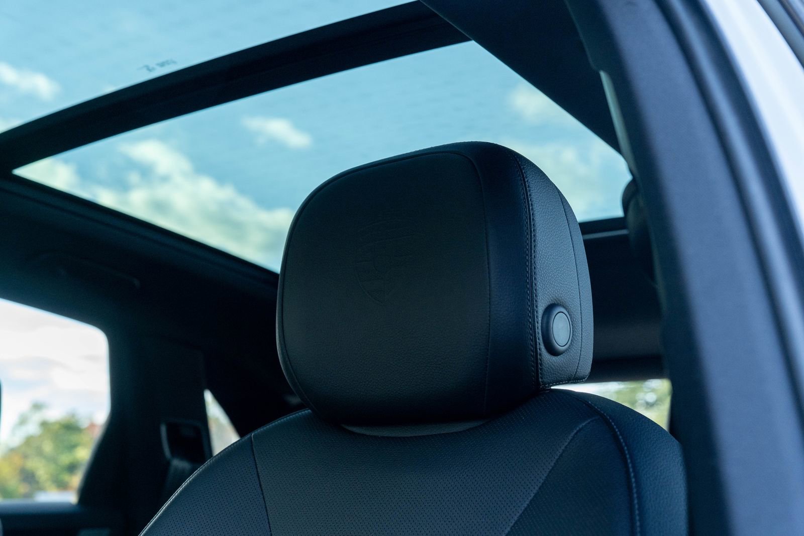 Certified 2025 Porsche Cayenne image 32