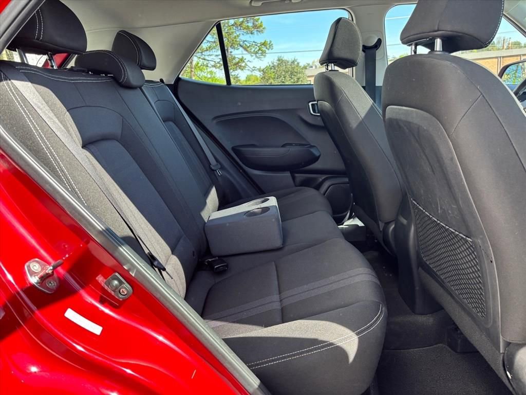 Used 2023 Hyundai Venue FWD image 12