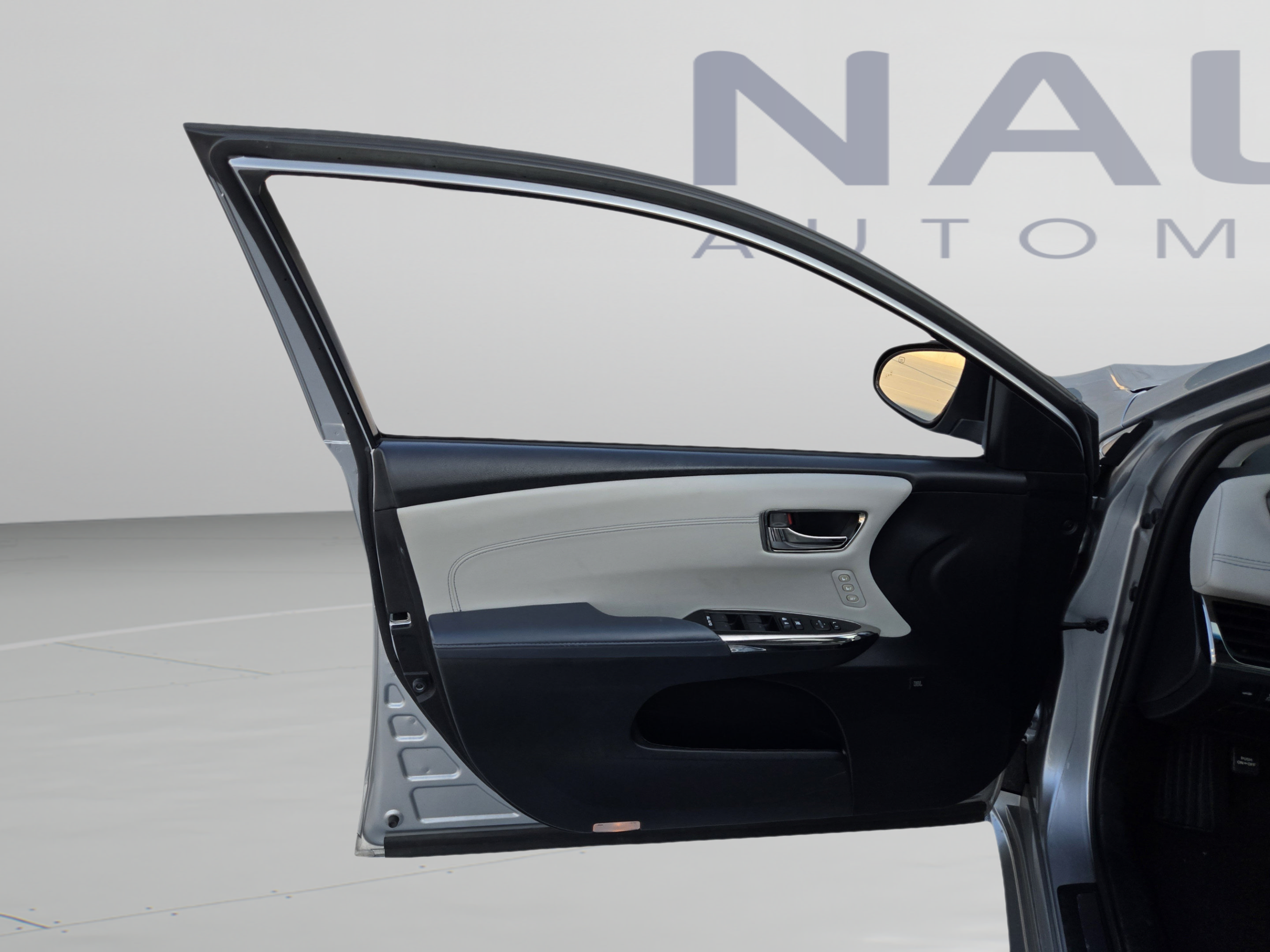 Used 2015 Toyota Avalon Limited FWD image 9
