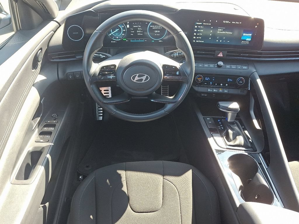 Used 2025 Hyundai Elantra SEL FWD image 12