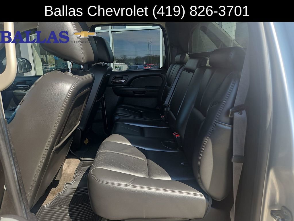 Used 2010 Chevrolet Avalanche LT w/ Luxury Package AWD/4WD image 24