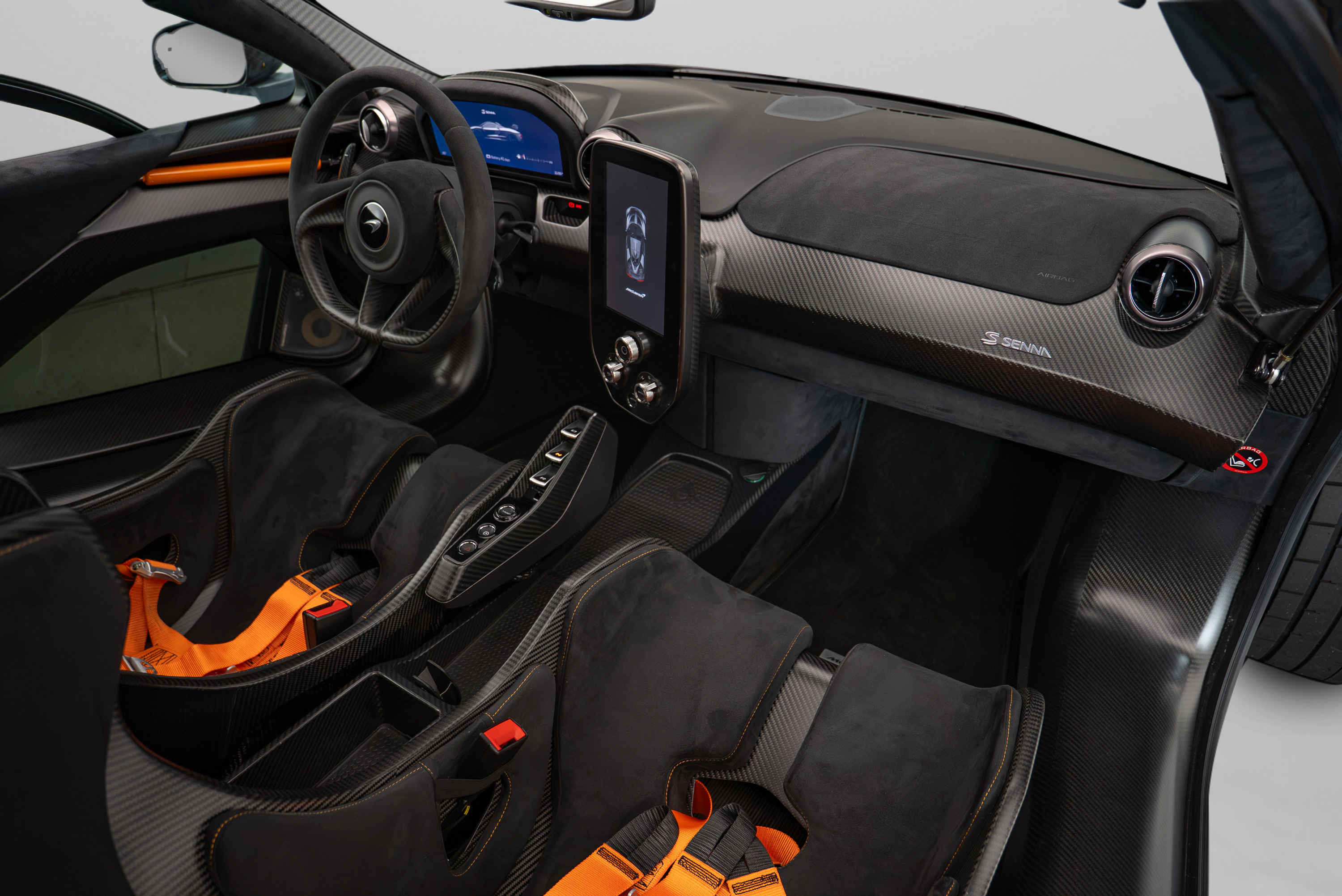 Used 2019 McLaren Senna RWD image 10