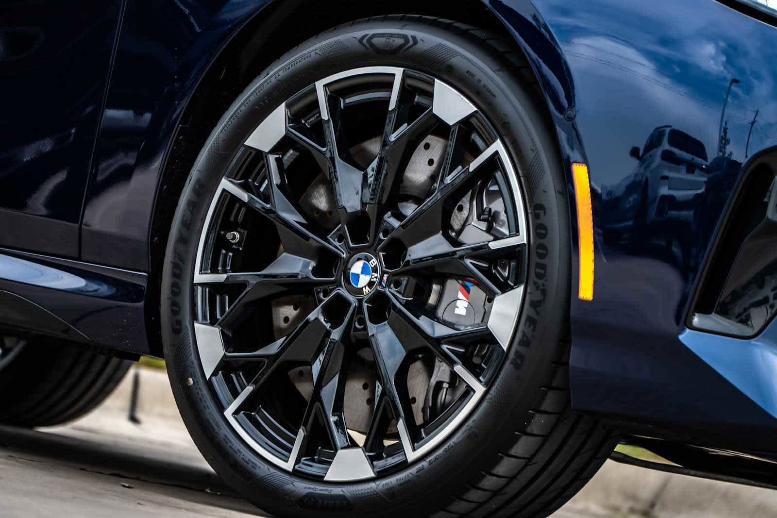 Used 2025 BMW M235i xDrive w/ Premium Package AWD/4WD image 6