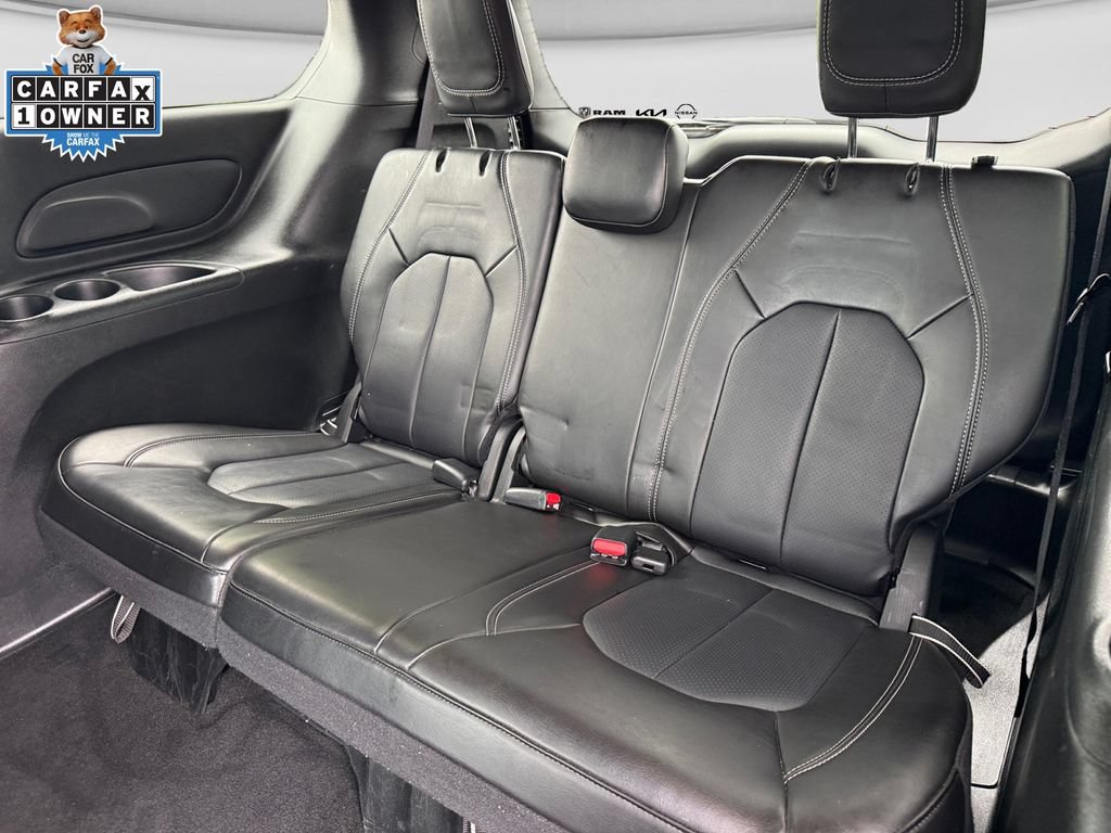 Used 2025 Chrysler Pacifica Select FWD image 16