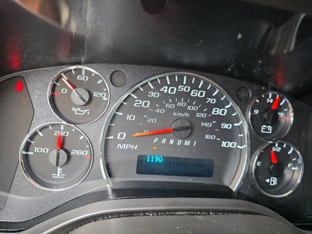 Used 2025 Chevrolet Express 2500 w/ Driver Convenience Package RWD image 19