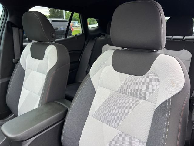 Used 2024 Chevrolet Trax RS w/ Sunroof Package FWD image 24