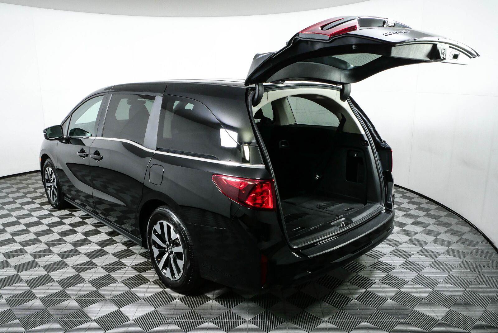 Used 2025 Honda Odyssey EX-L image 30