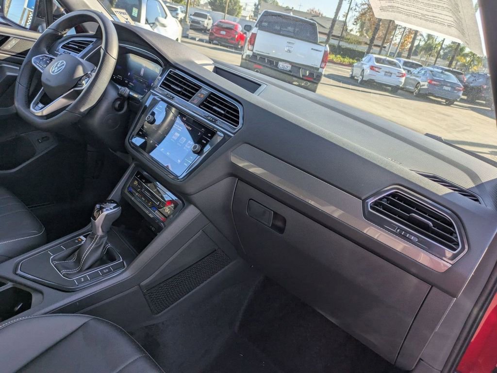 Used 2024 Volkswagen Tiguan SE R-Line image 21