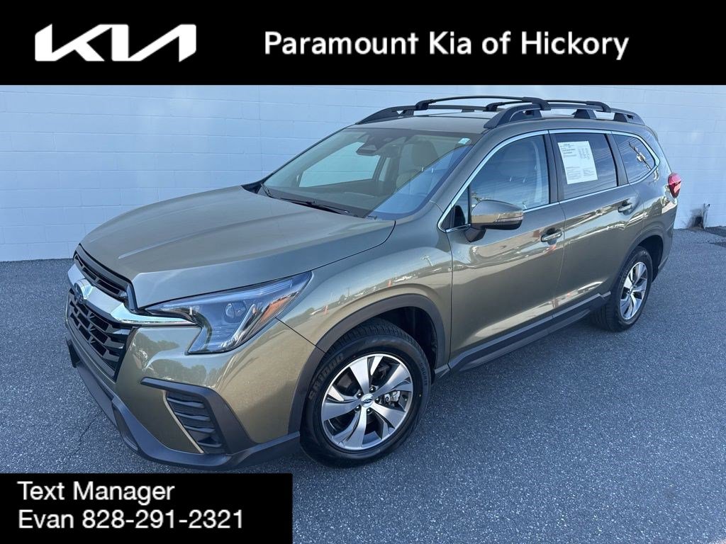 Used 2023 Subaru Ascent Premium w/ Convenience Package image 1