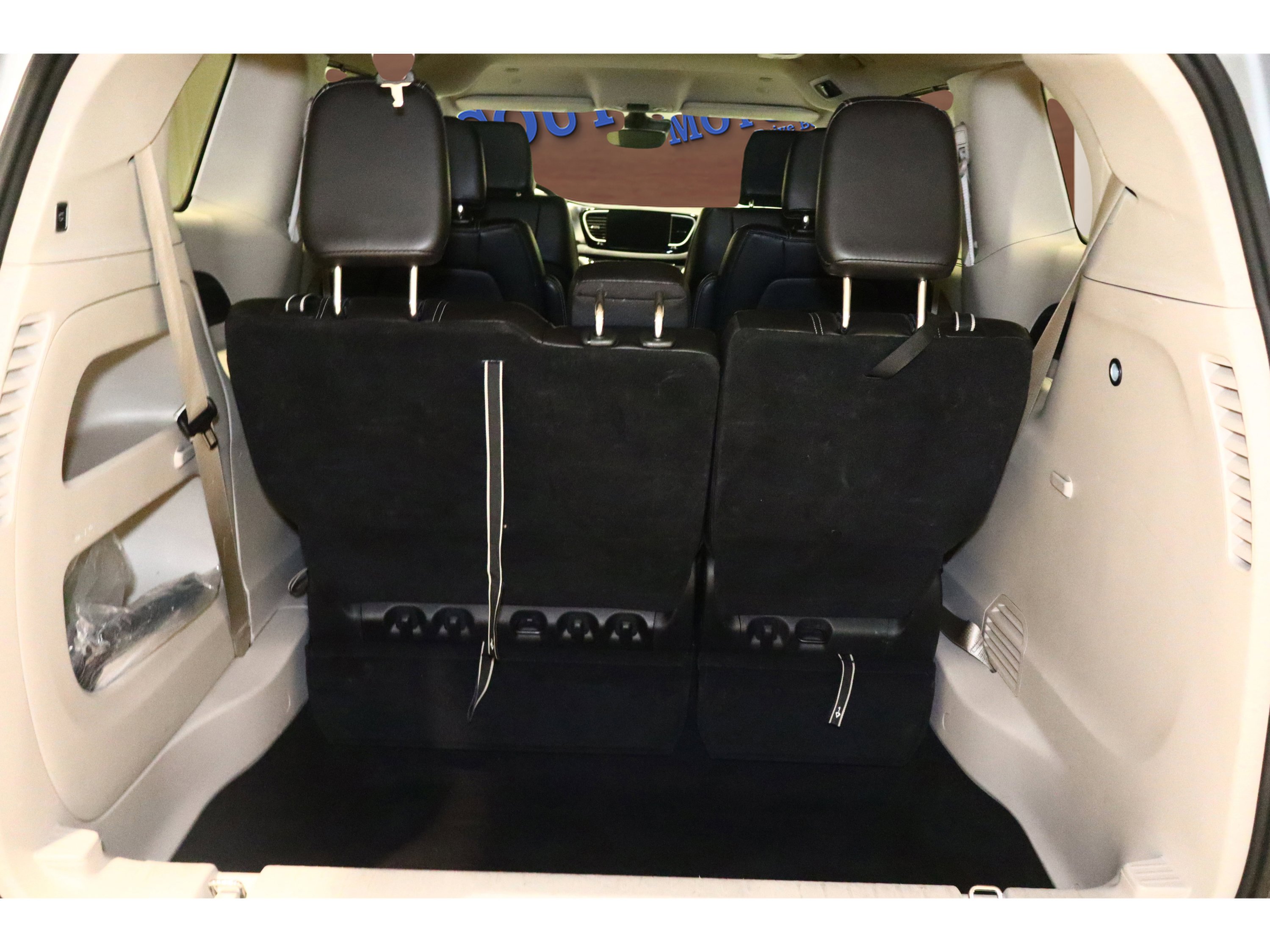 Used 2024 Chrysler Pacifica Touring-L image 18