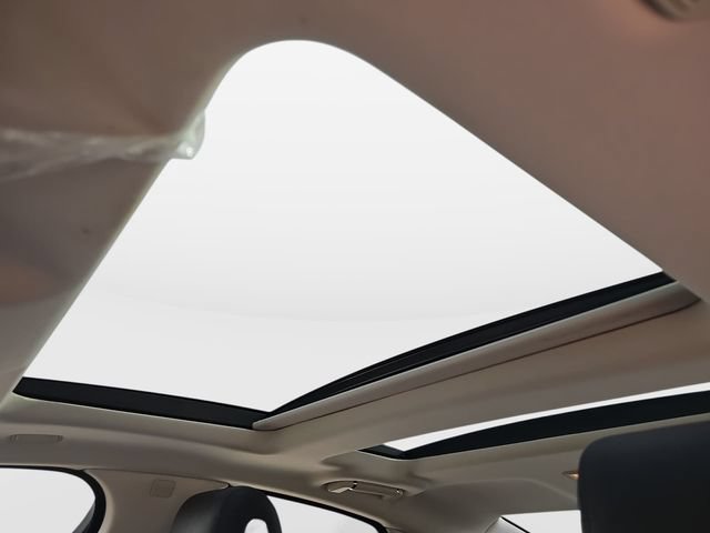 Used 2013 Jaguar XJ AWD image 22