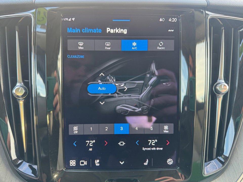 Used 2023 Volvo XC60 T8 Plus w/ Protection Package Premier image 22