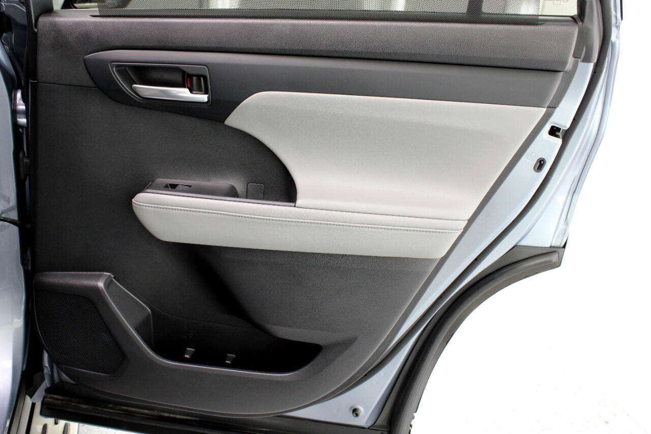 Used 2021 Toyota Highlander XLE image 49