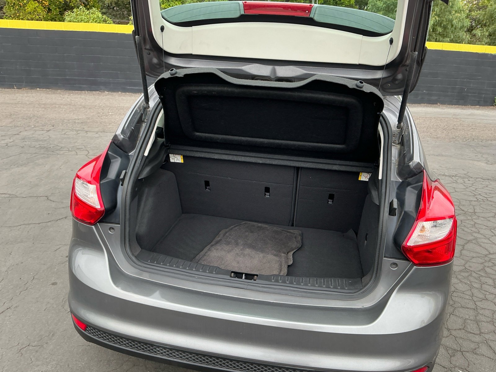 Used 2012 Ford Focus SE FWD image 27