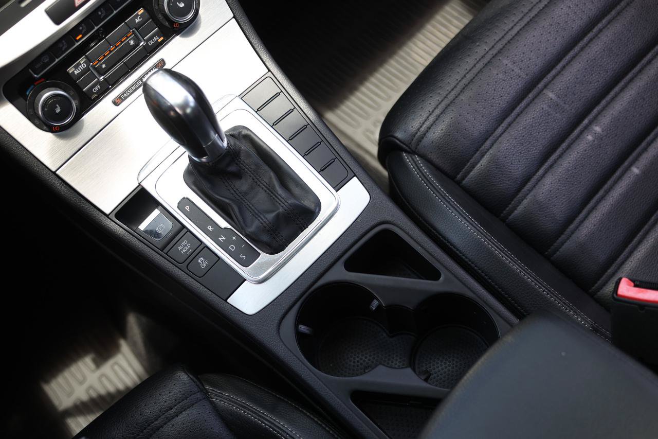 Used 2012 Volkswagen CC Lux FWD image 37
