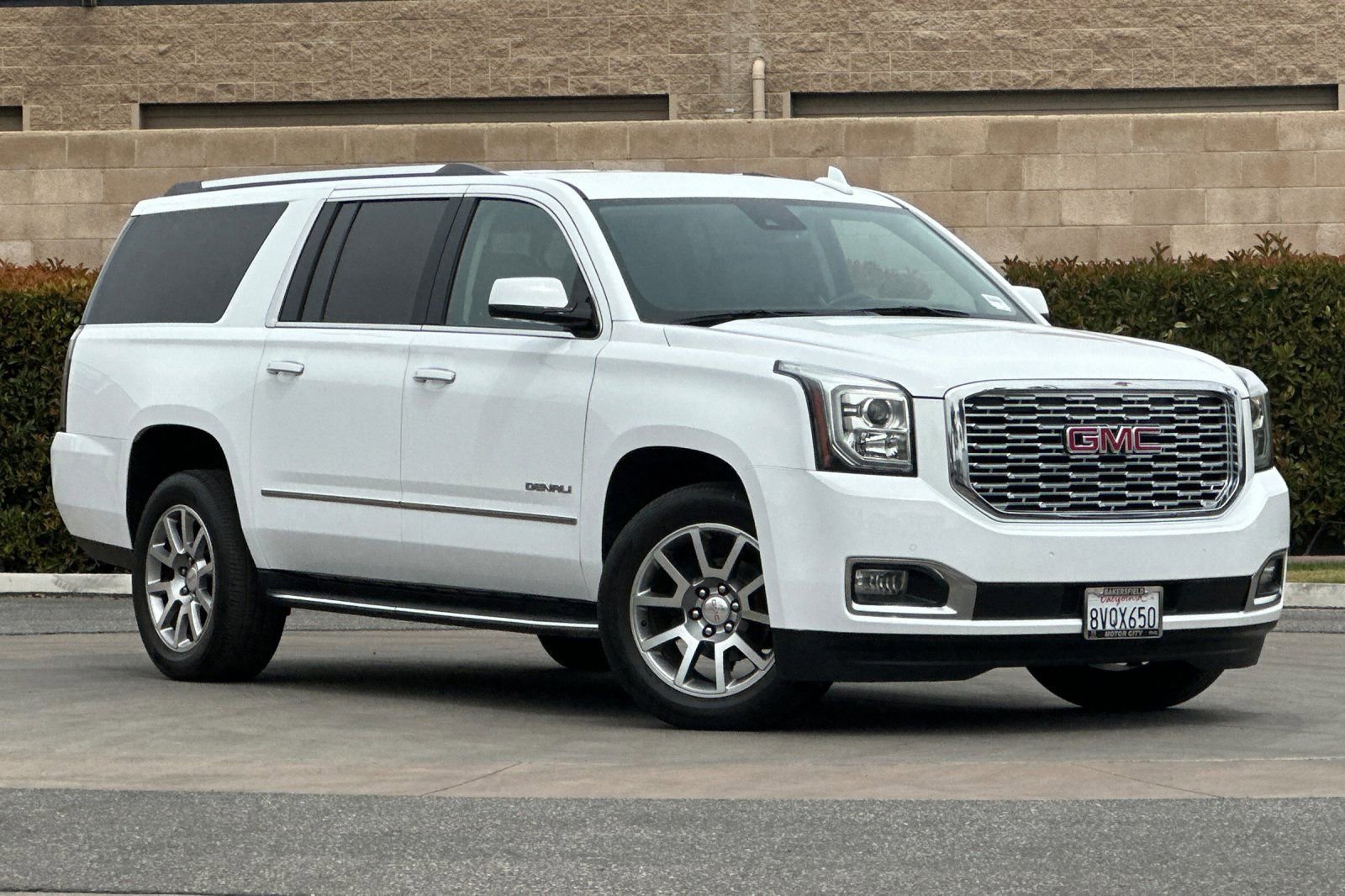 Used 2020 GMC Yukon XL Denali image 2
