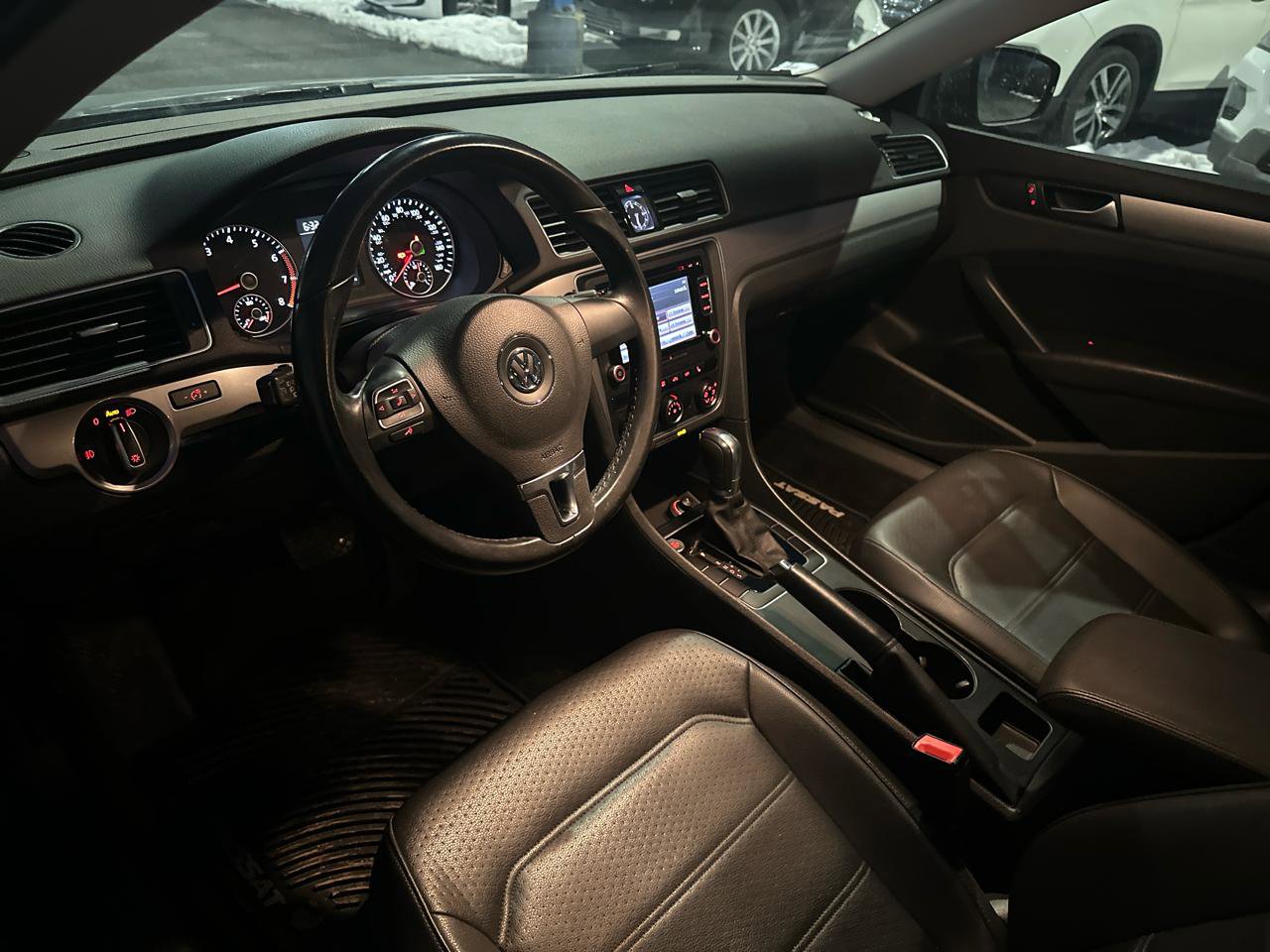 Used 2015 Volkswagen Passat 1.8T Limited Edition image 9