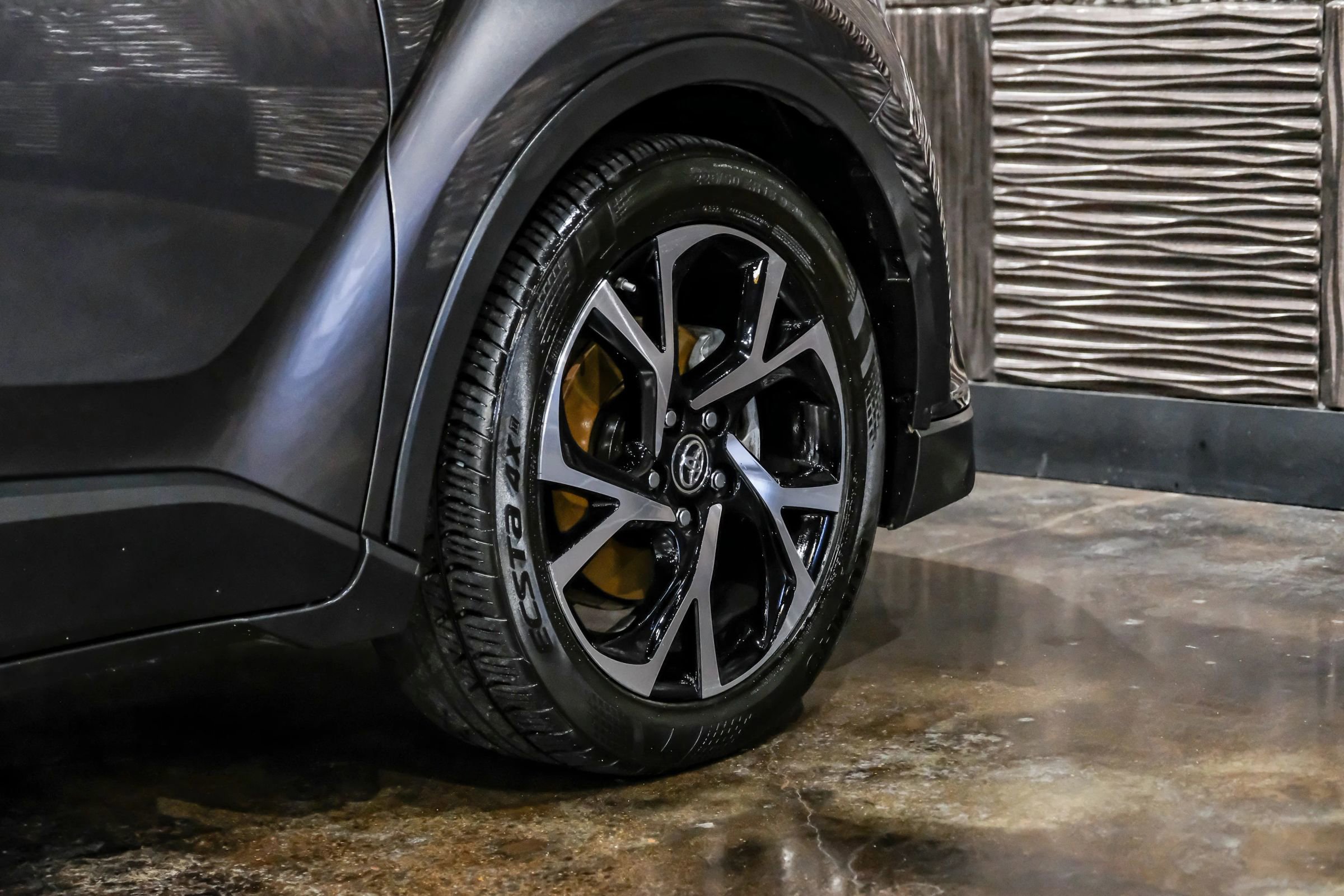 Used 2019 Toyota C-HR XLE FWD image 52