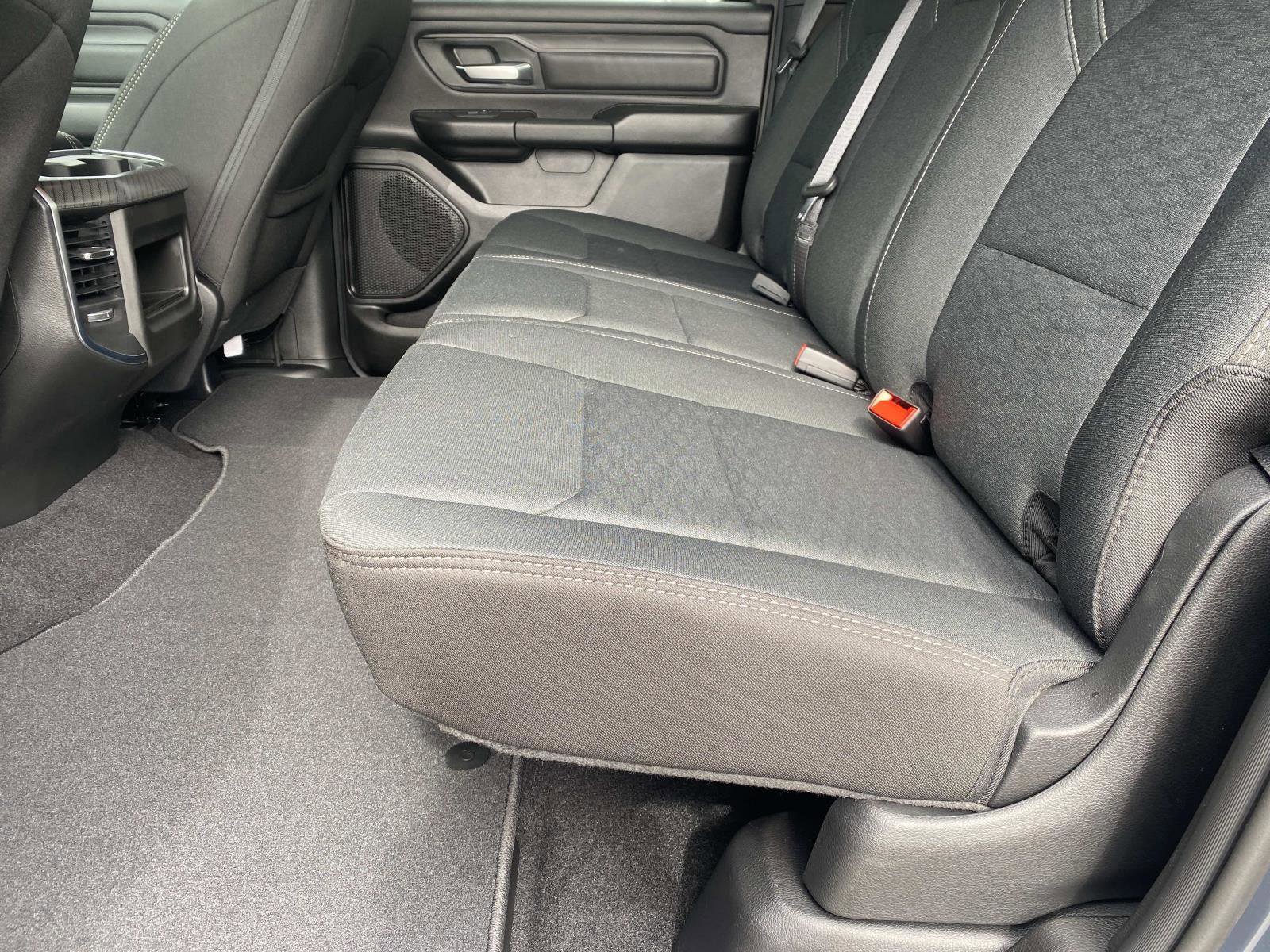 New 2026 RAM 1500 Express AWD/4WD image 10