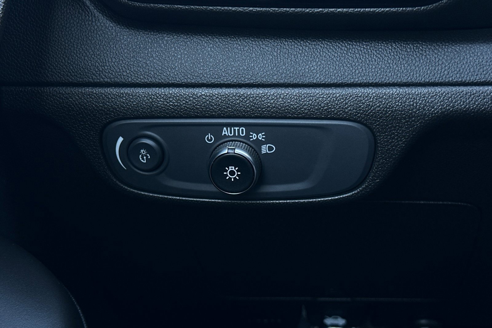 Used 2022 Chevrolet Bolt EUV LT image 34