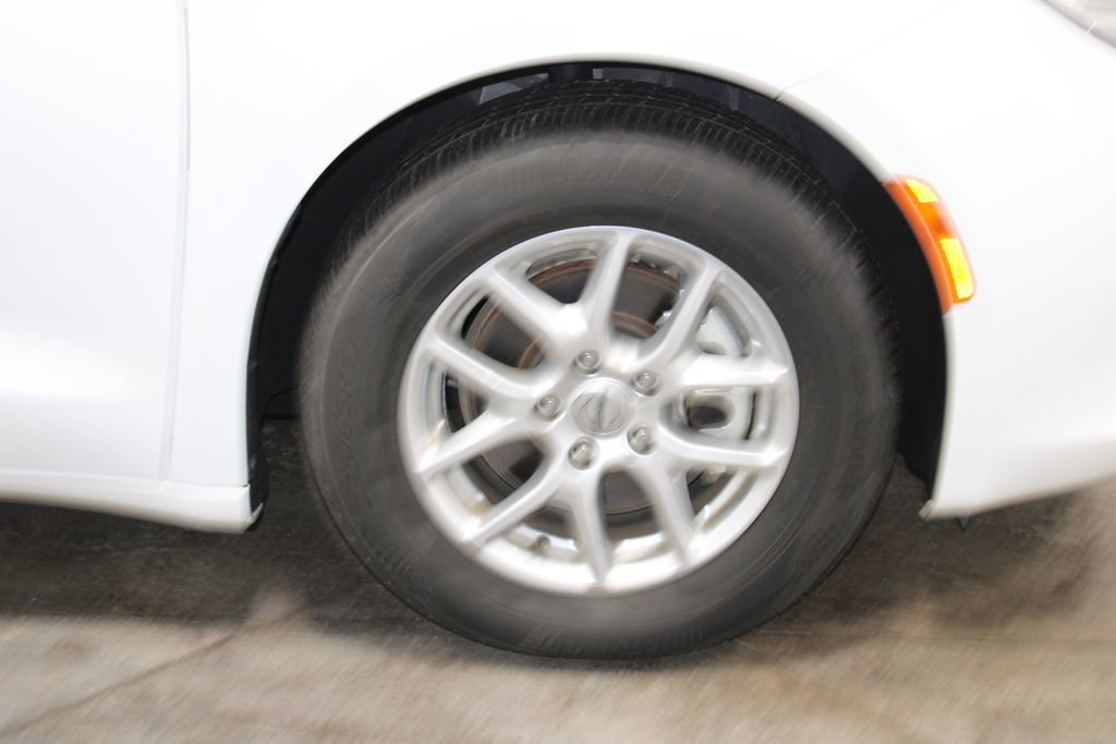 Used 2023 Chrysler Voyager LX image 48