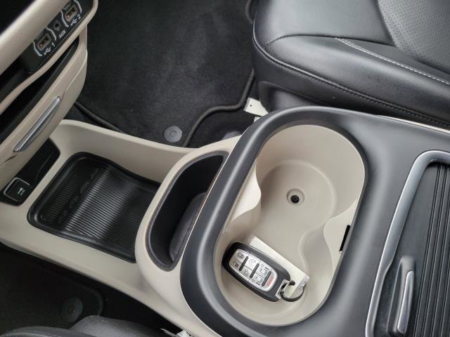 Used 2023 Chrysler Pacifica Touring-L image 20