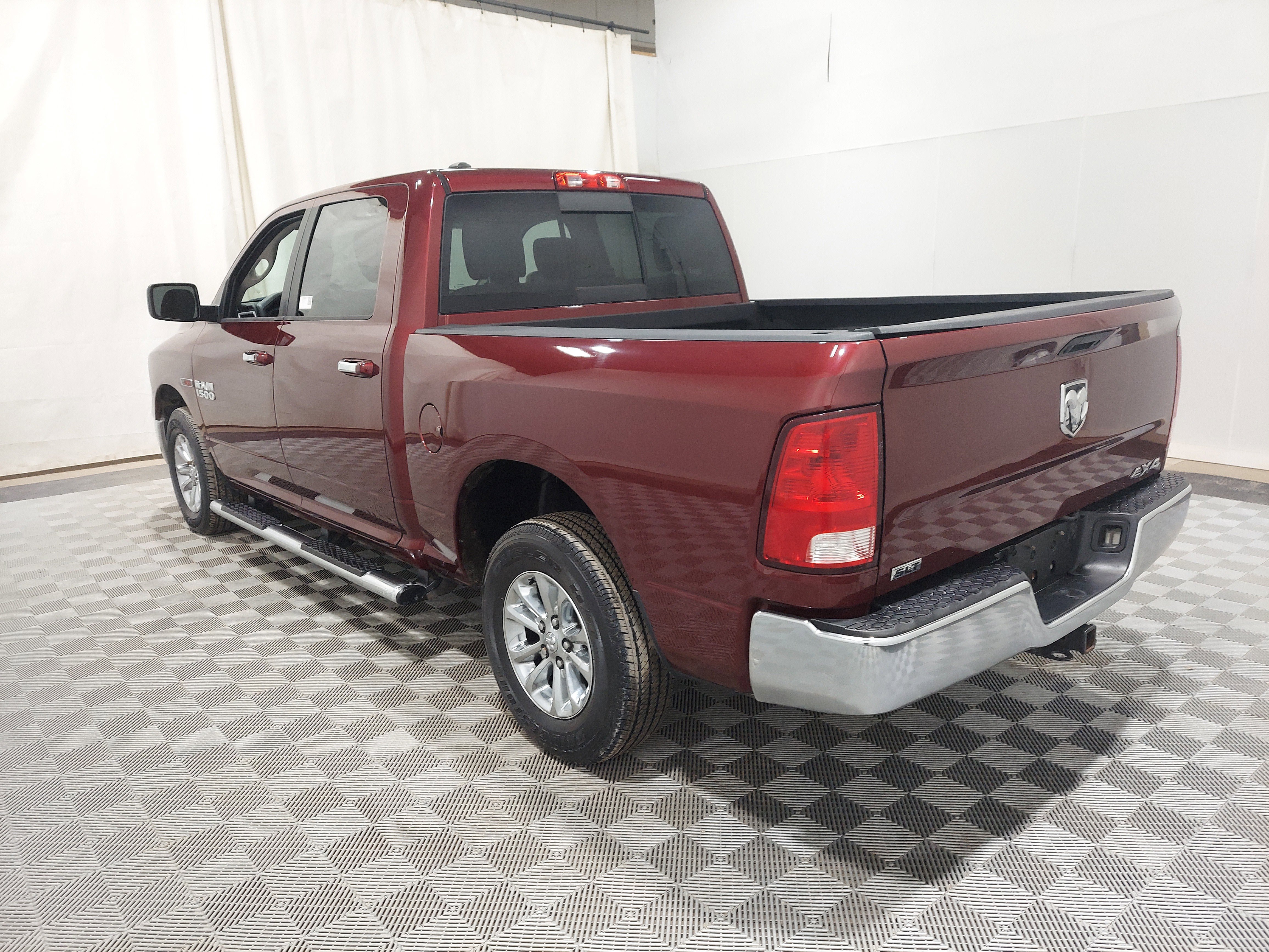Used 2016 RAM 1500 Classic SLT AWD/4WD image 2