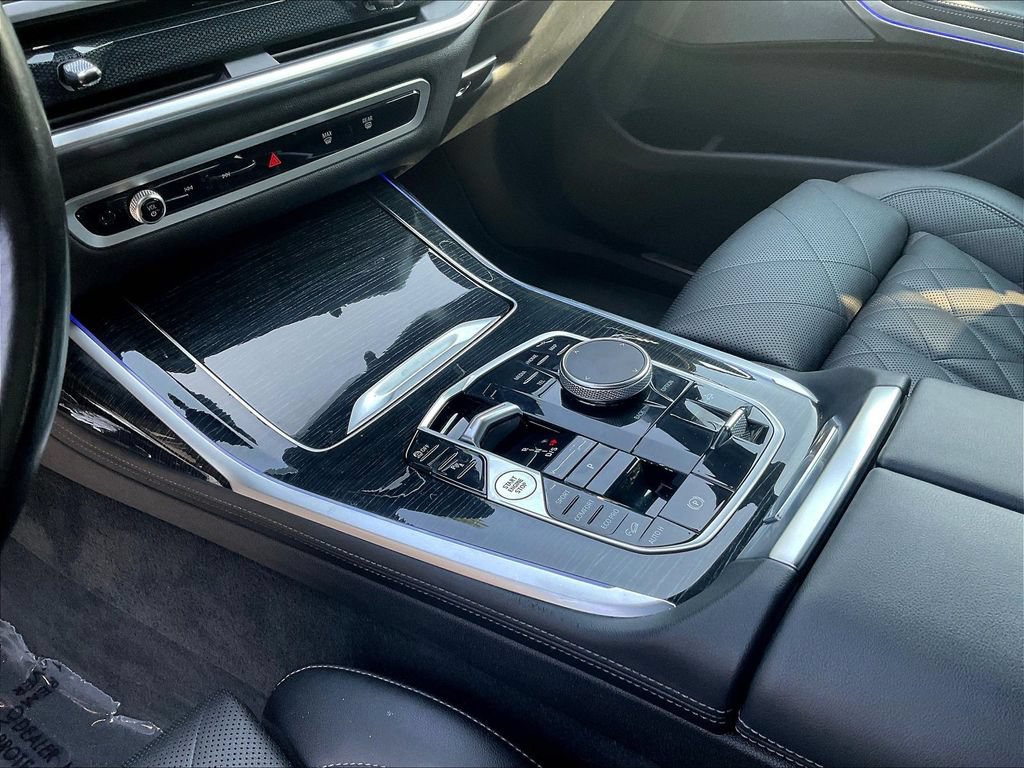 Used 2024 BMW X7 xDrive40i w/ M Sport Package AWD/4WD image 15