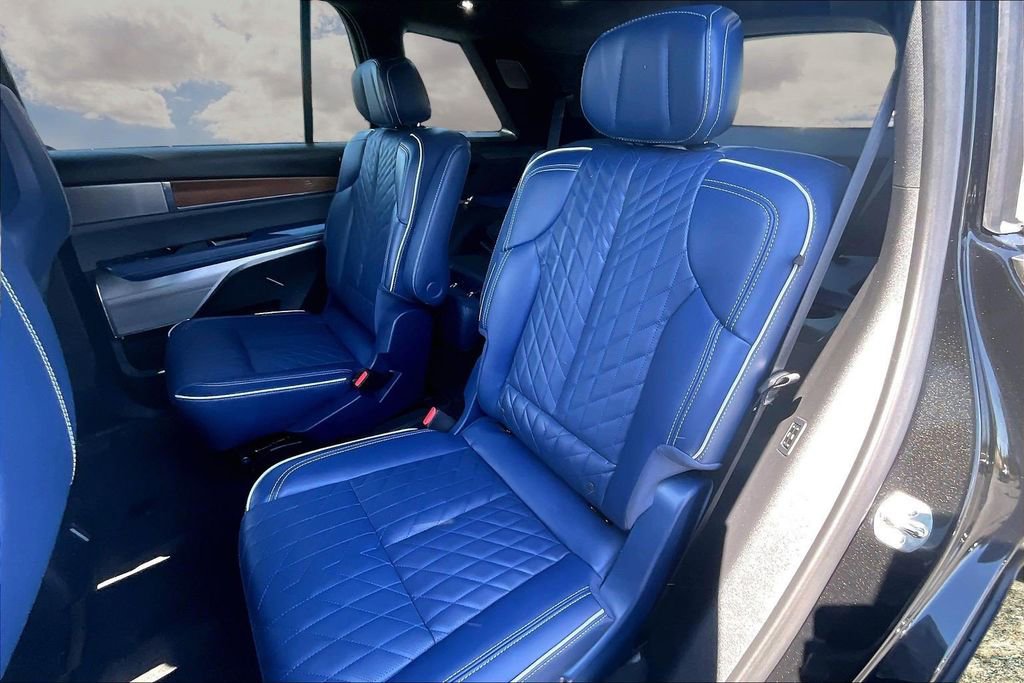 Certified 2026 Cadillac Vistiq Premium Luxury image 21