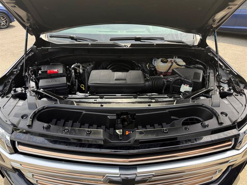 Used 2023 Chevrolet Suburban High Country w/ Premium Package 2 AWD/4WD image 19