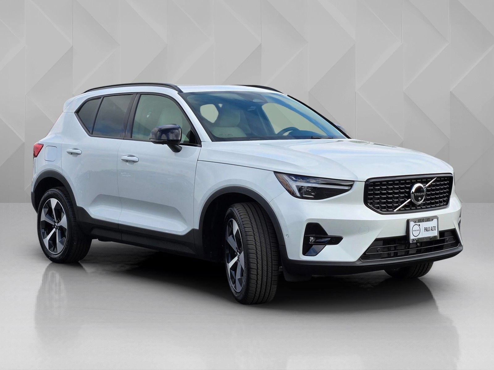 New 2026 Volvo XC40 B5 Plus w/ Protection Package Premier AWD/4WD image 10
