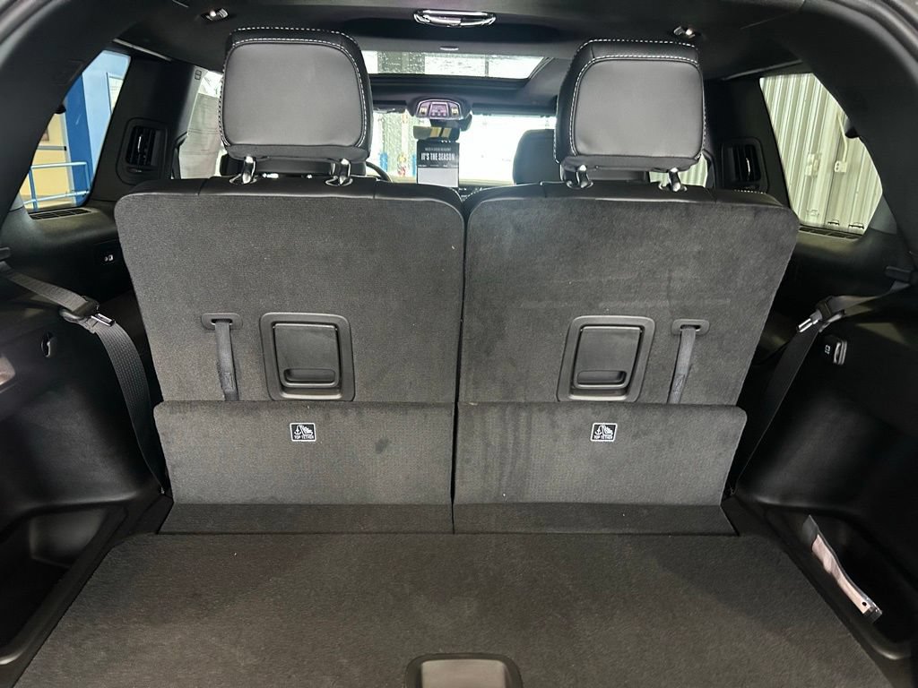 New 2025 Jeep Grand Cherokee L Limited w/ Luxury Tech Group II RWD image 15