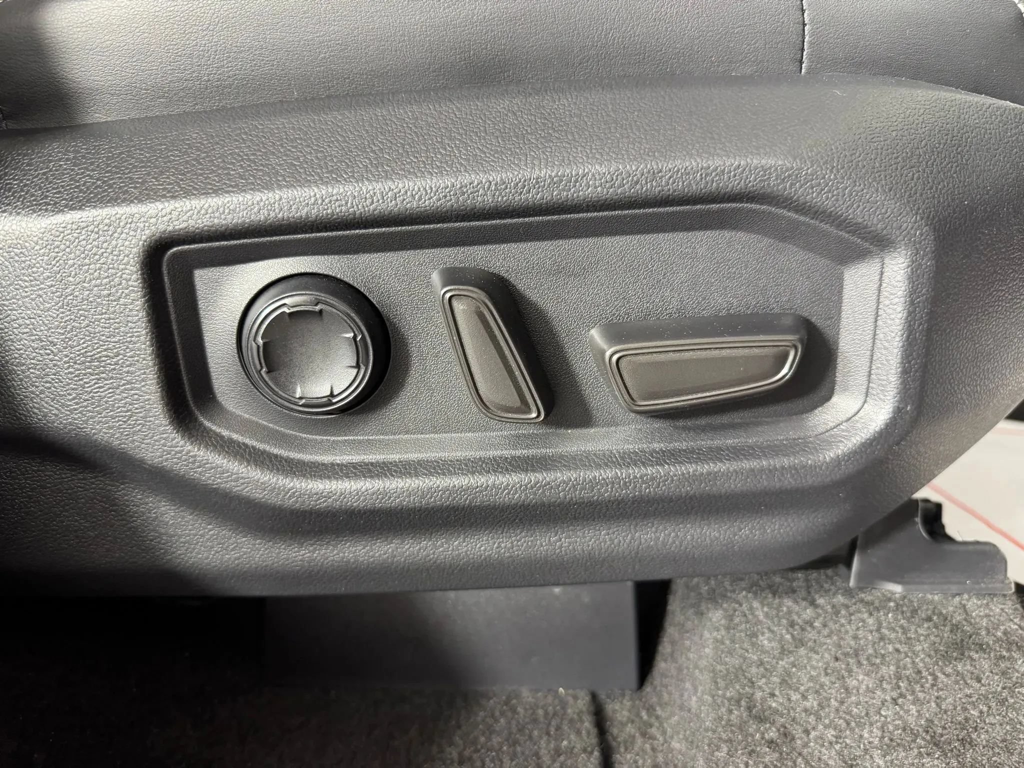 Used 2023 Toyota Sequoia Capstone AWD/4WD image 38