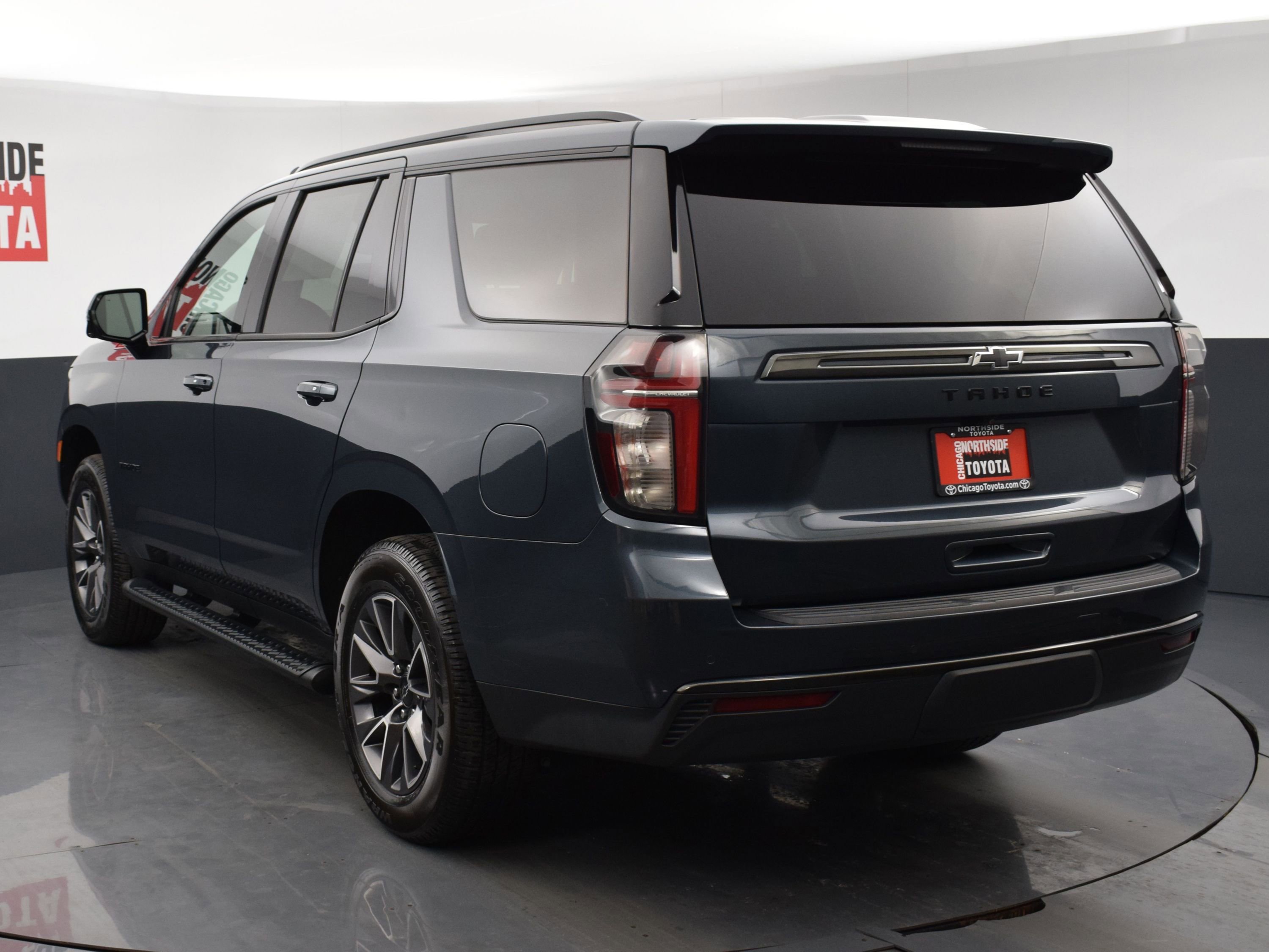 Used 2021 Chevrolet Tahoe Z71 w/ Z71 Signature Package AWD/4WD image 3
