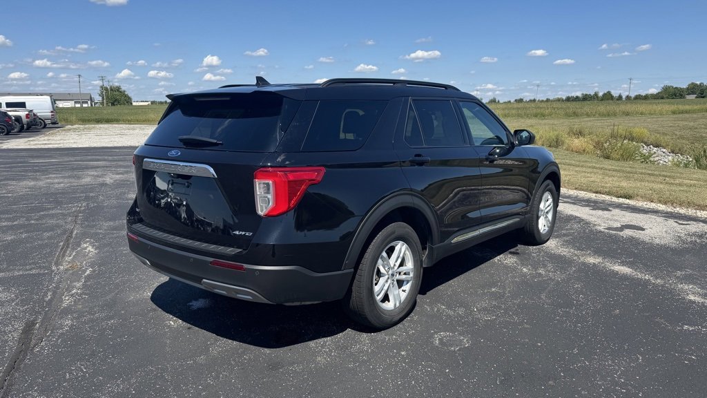 Used 2023 Ford Explorer XLT w/ Equipment Group 202A image 7