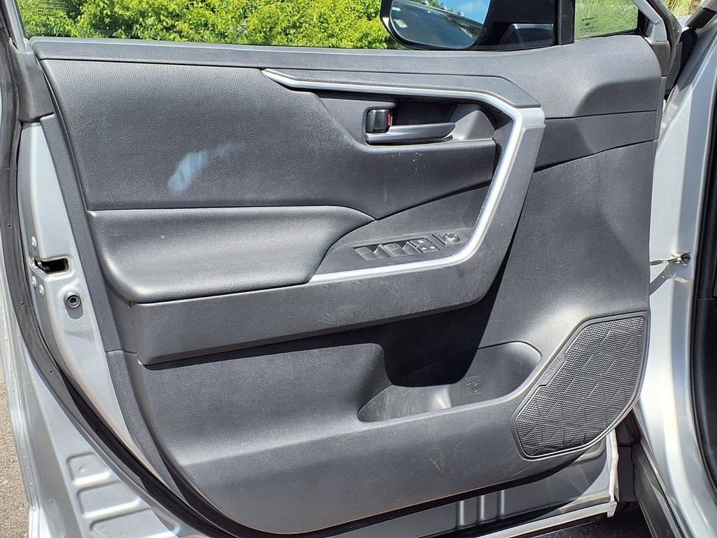 Used 2019 Toyota RAV4 LE FWD image 24