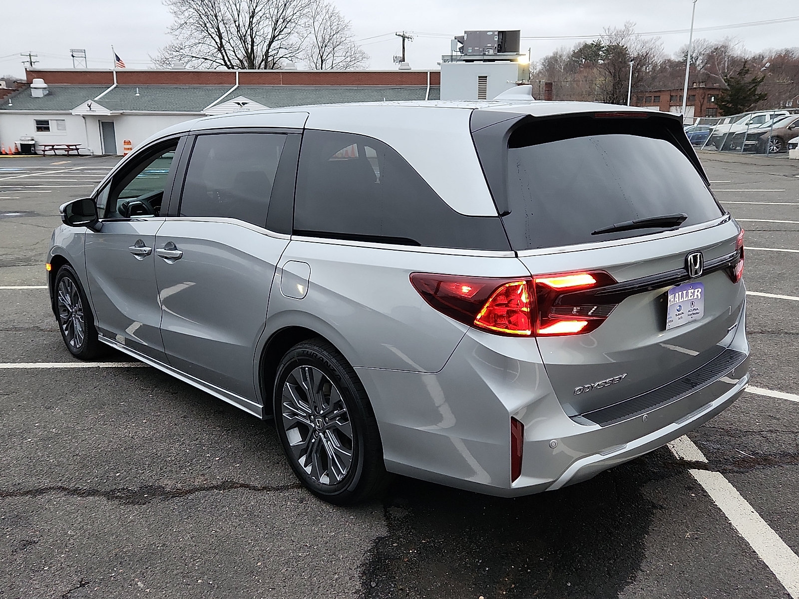 Used 2025 Honda Odyssey Touring image 4