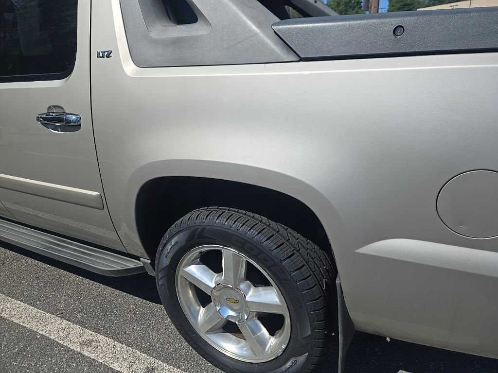 Used 2008 Chevrolet Avalanche LTZ w/ LTZ Preferred Equipment Group image 6