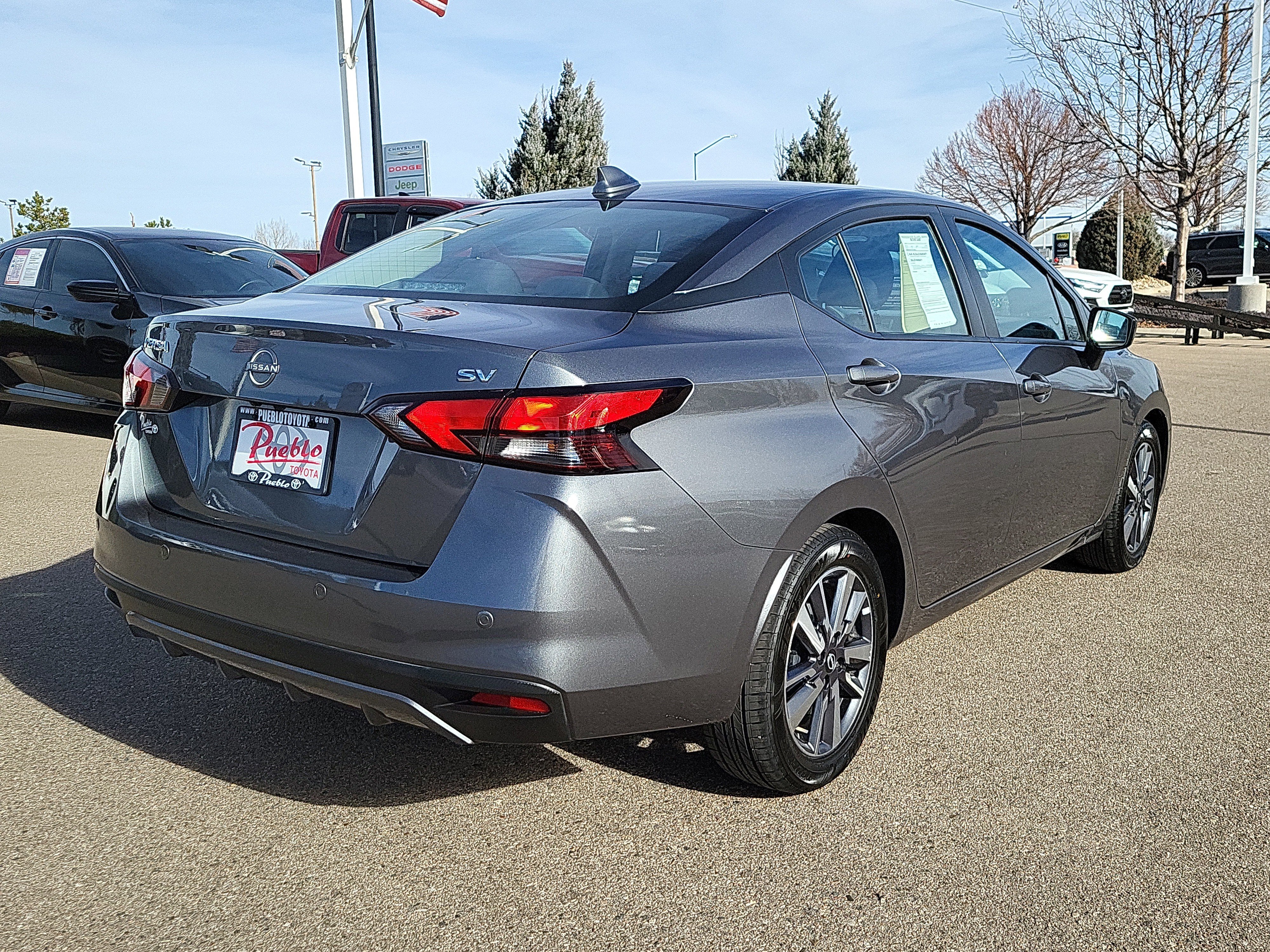 Used 2023 Nissan Versa SV image 3