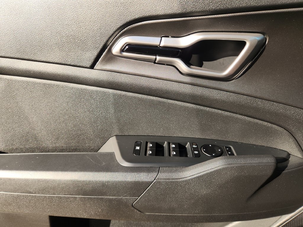 New 2026 Kia Sportage LX FWD image 19