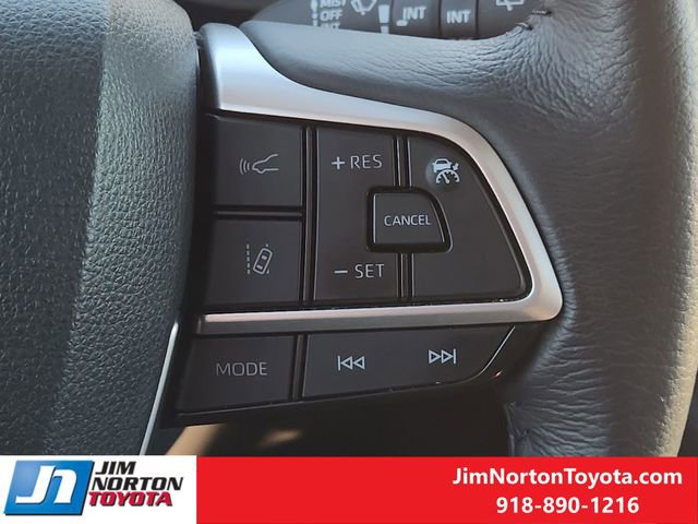 Used 2025 Toyota Sienna XLE image 32