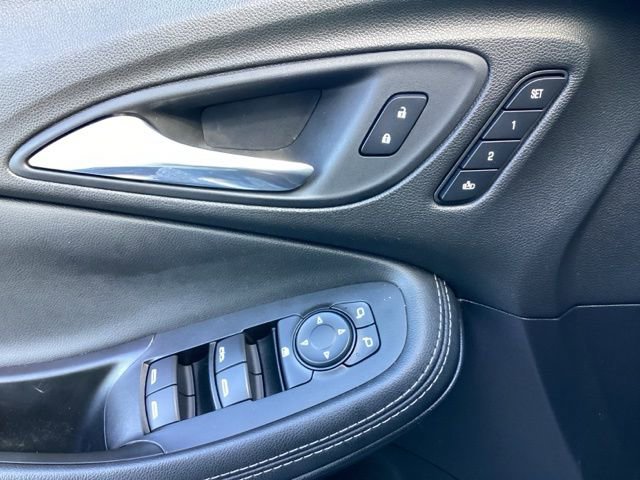 Used 2021 Buick Encore GX Essence w/ Experience Buick Package image 12