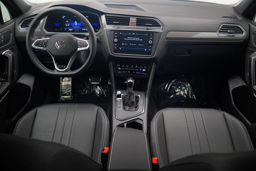 Used 2023 Volkswagen Tiguan SE R-Line image 8