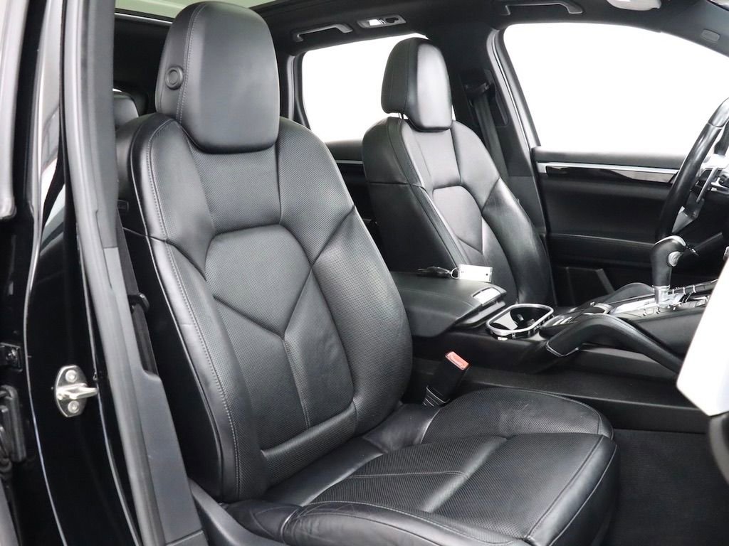 Used 2016 Porsche Cayenne image 27