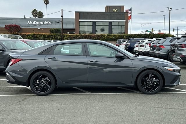 New 2026 Hyundai Elantra Sport image 5