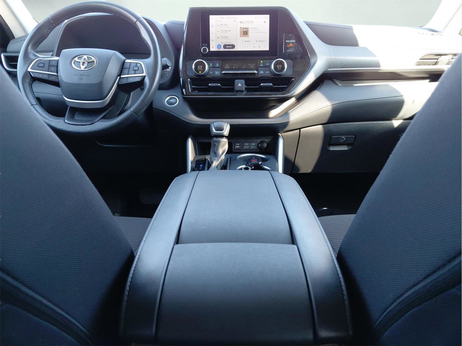 Used 2024 Toyota Highlander LE image 10