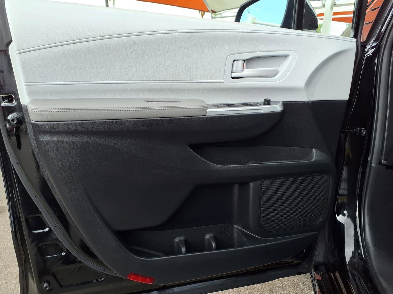 Certified 2025 Toyota Sienna LE FWD image 18