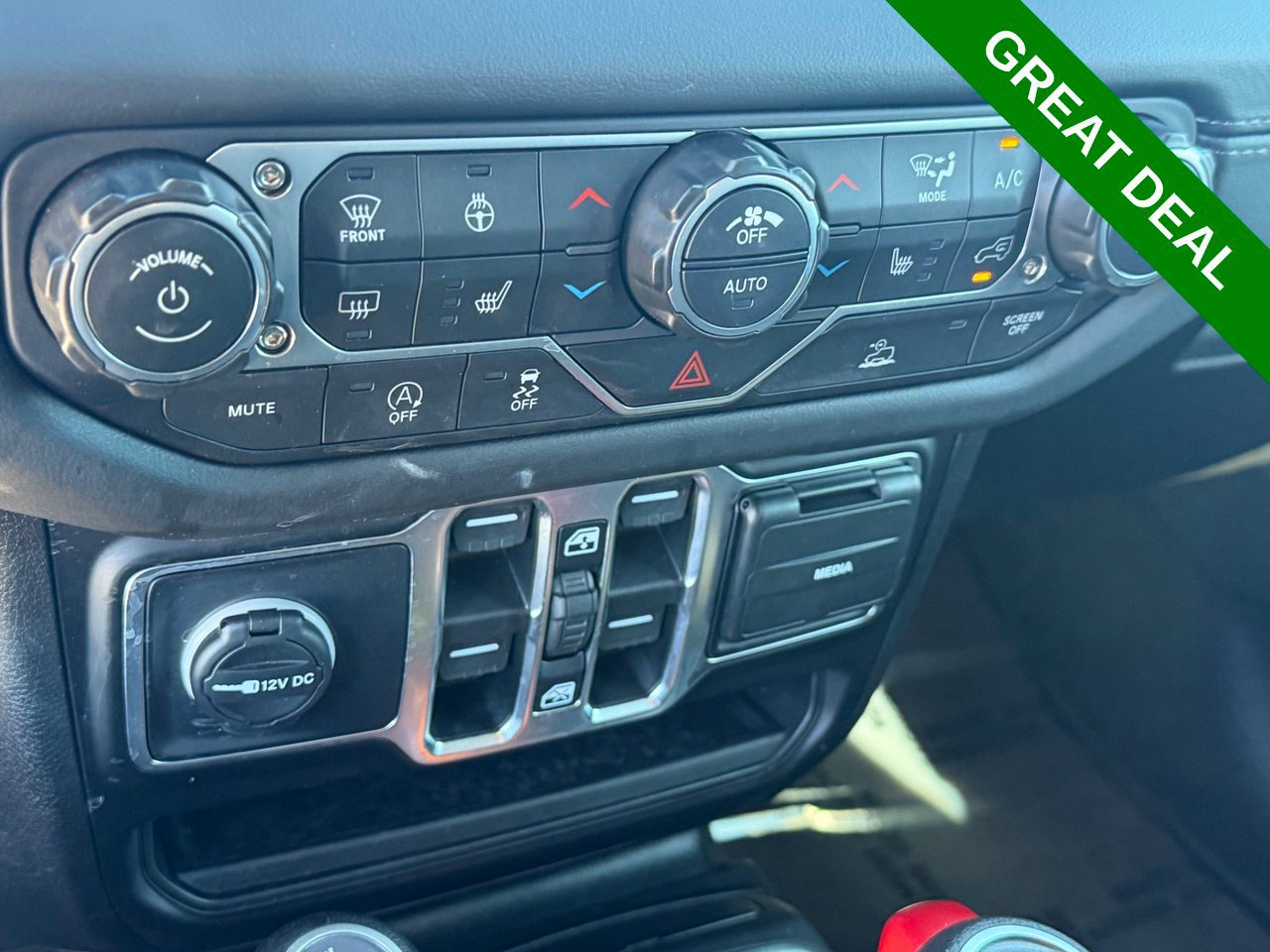 Used 2026 Jeep Wrangler Unlimited Sahara AWD/4WD image 25