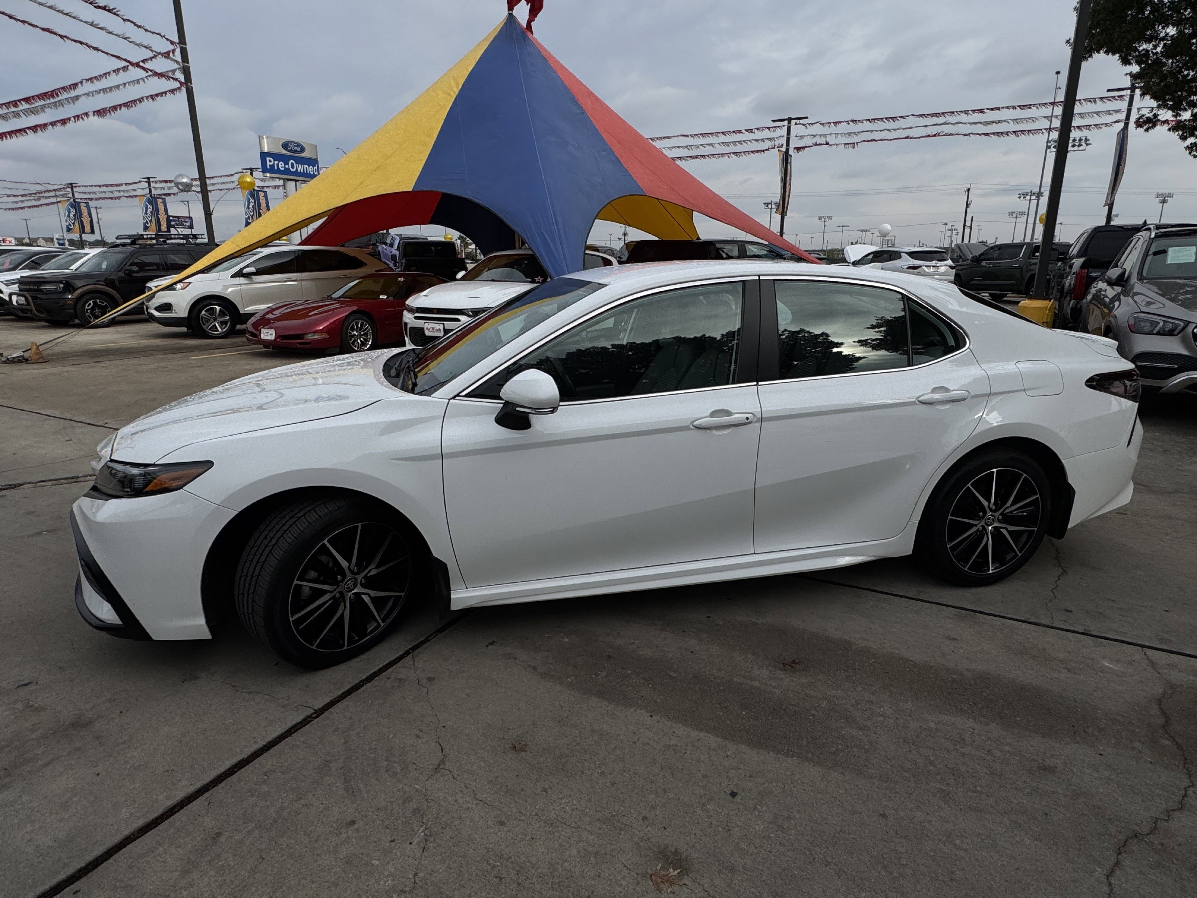 Used 2024 Toyota Camry SE image 11