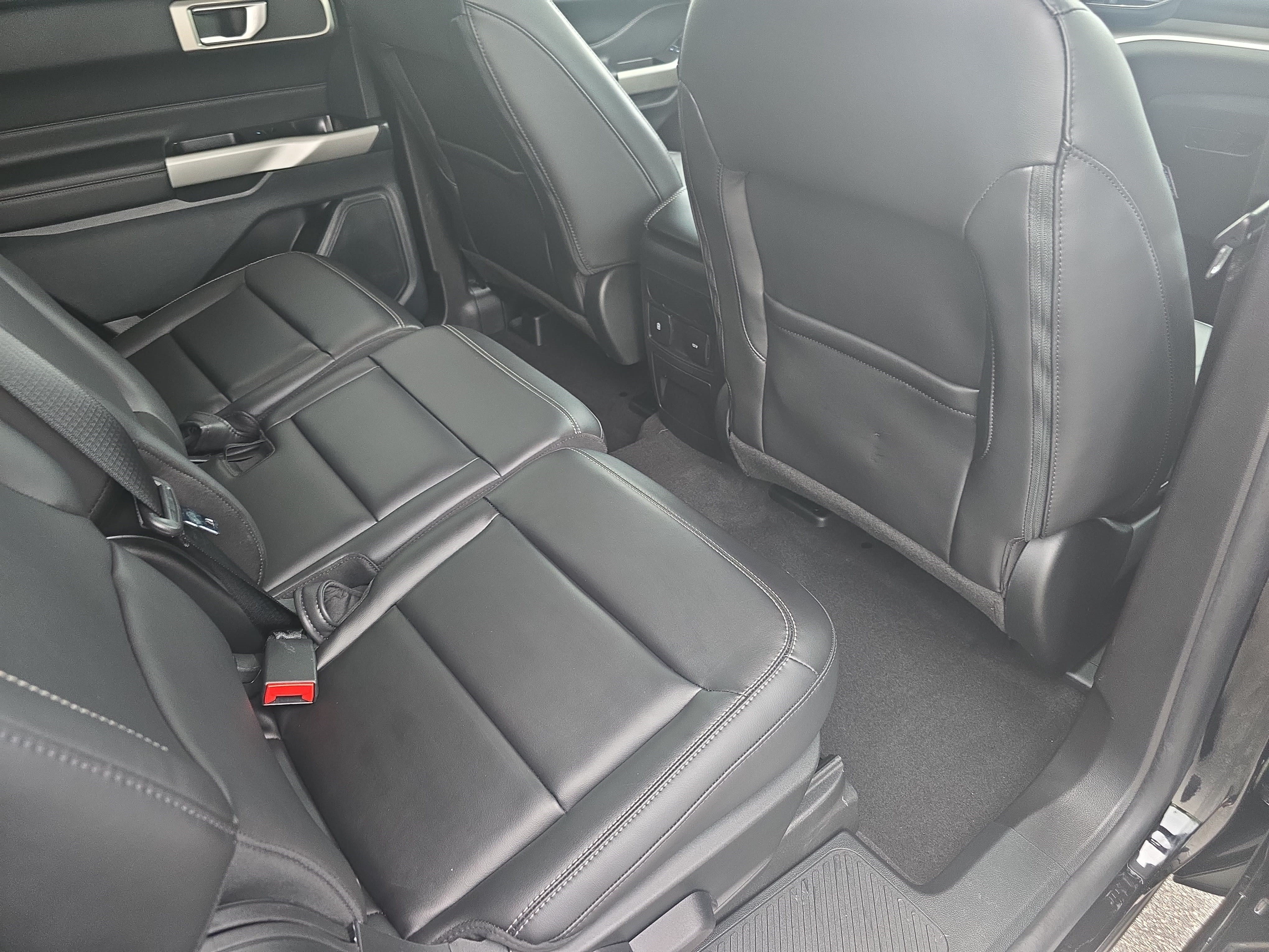 Used 2023 Ford Explorer XLT w/ Equipment Group 202A AWD/4WD image 11